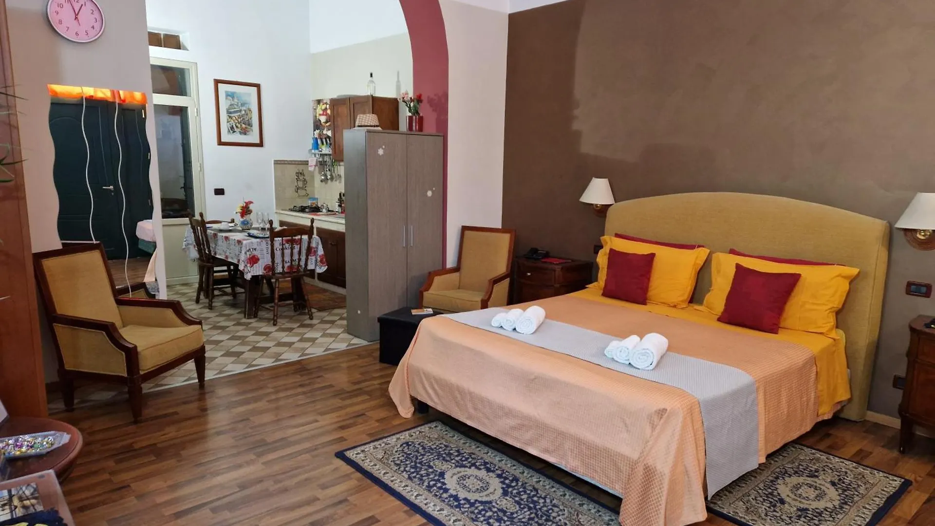 Apartment Ferienwohnung Casa Rotre In The Historic Center Of Palermo