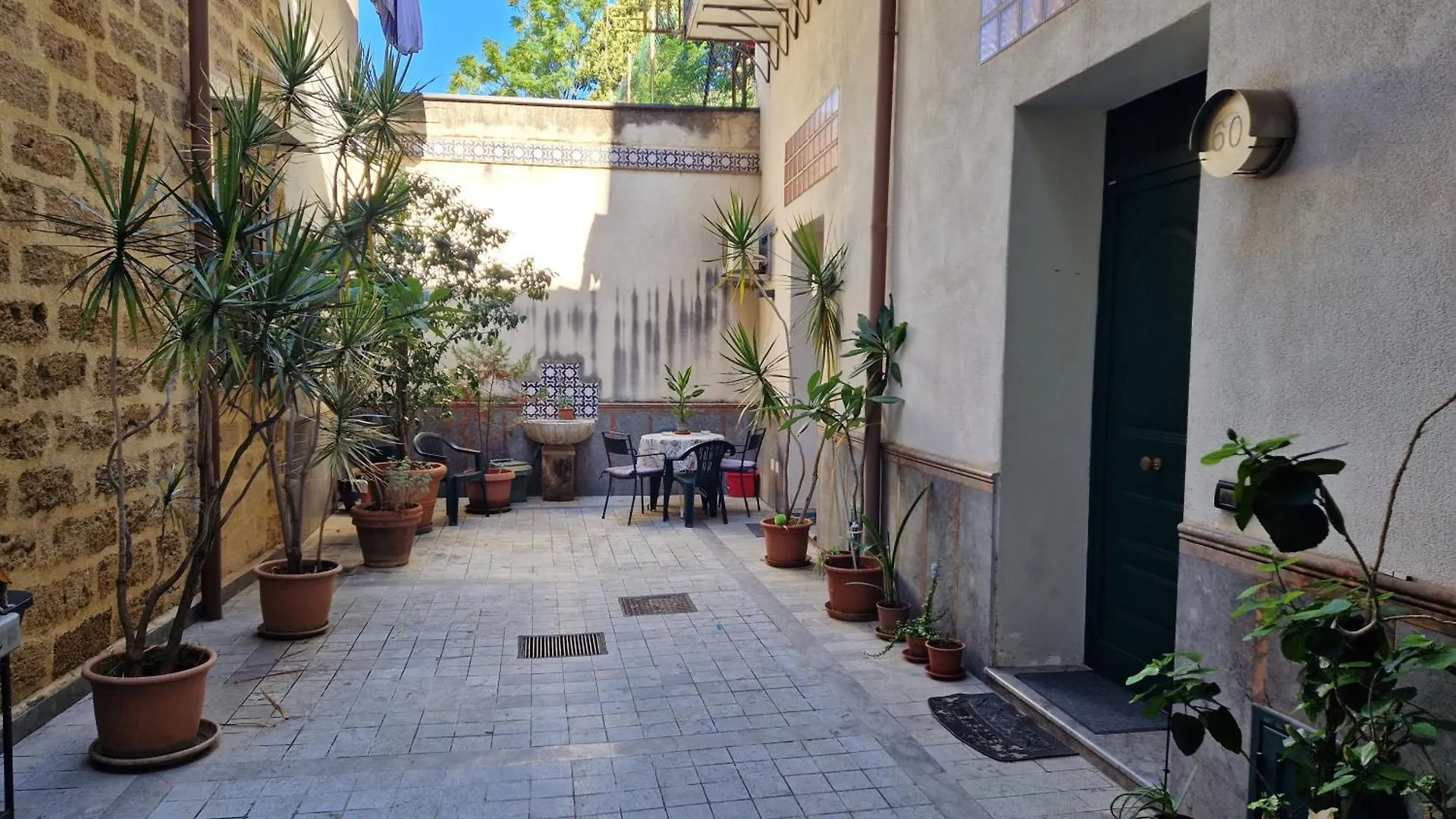 Casa Rotre In The Historic Center Of Palermo Apartment 0*,  Italy
